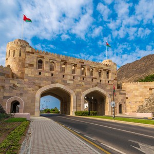 سلطنة عمان | طقس مستقر نهاراً وسحب منخفضة وضباب محتمل ليلاً .. تفاصيل