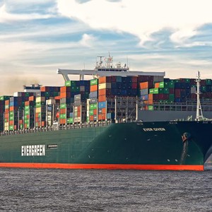 بالبث المباشر | السفينة "إيفر جيفن" تعبر قناة السويس الآن.. فهل يساهم الطقس بتكرار حادثة جنوح السفينة مرة أخرى؟