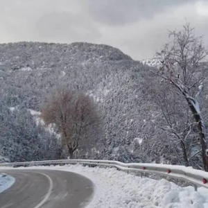 الأردن | صباح رمضاني بنكهة ثلجية في بعض قمم جبال الشراة اليوم .. شاهد الفيديو