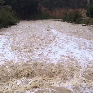 تحذير البلديات القريبة من الحدود الاردنية مع سوريا من سيول غزيرة قادمة من الجانب السوري