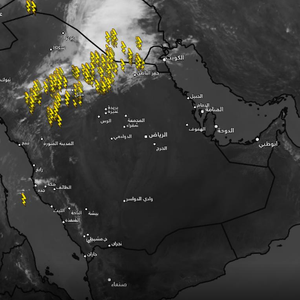 تحديث 2:40م | اشتداد السحب الرعدية في حائل بعد قليل وتنبيه من الرياح الهابطة وزخات البرد