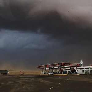 بالفيديو | مشاهد جميلة لأمطار الخير على أجزاء من منطقة العين عصر اليوم الاربعاء