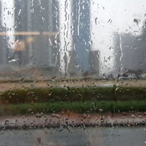 تسجيل 515 حادثاً مرورياً بسبب الأمطار في دبي 