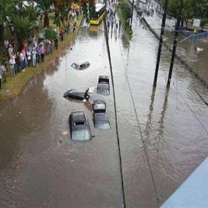 فيضانات تضرب غرب اليونان بعد أيام من وفاة 7 في عاصفة