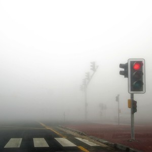 الاثنين: أجواء مستقرة وعودة فرصة الضباب ليلاً في أبوظبي وغرب البلاد