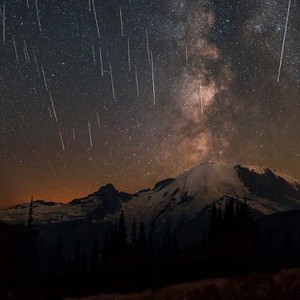 شهب القيثاريات تزين سماء المنطقة الليالي القادمة