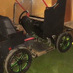  سيارة تعمل بالطاقة الشمسية يبتكرها شقيقان في غزة 