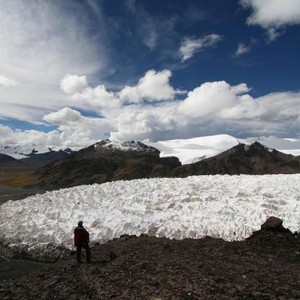 بسبب التغير المناخي.. نهر جليدي مهم يذوب في الصين