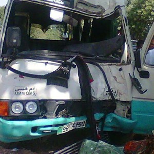 23 إصابة في حادث تدهور باص في اربد 