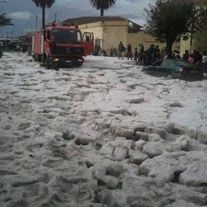 حدث جوي نادر : إغلاق الطرقات بسبب تراكم 50 سنتيمتر من البرد في أريتريا 