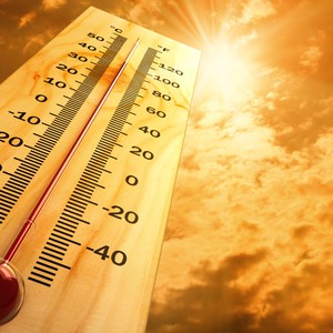 وفاة طفلين داخل سيارة في المدينة المنورة نتيجة تعرضهما لـ"ضربة شمس"