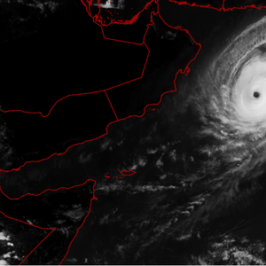 آخر الرصدات الجوية المتعلقة باعصار كيار في بحر العرب حتى الساعة 11:30 ليل الإثنين