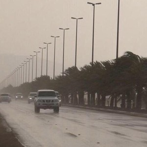 الإمارات | طقس مُتقلب نهاية الأسبوع مابين الغُبار والأمطار .. تعرف على ابرز سمات الطقس المتوقعة