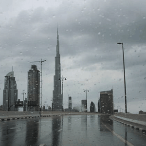 الإمارات .. زخات من الامطار يوم الاربعاء