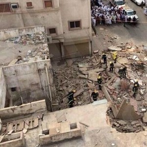 انهيار مبنى بحي المنفوحة في الرياض الان