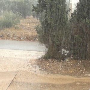 ظهر الأحد: تحذير من تشكّل سيول محدودة بفعل الأمطار