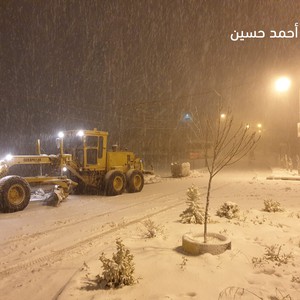 فرق الطوارئ في الإدارة المحلية تواصل عملها على فتح الطرق