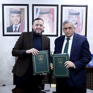 طقس العرب والجامعة الأردنية توقعان مذكرة تفاهم رسمية تتيح التعاون في المساقات التدريسية وإعطاء الدورات في مجالات علوم المناخ وريادة الأعمال