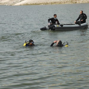 قوارب الدفاع المدني تنقذ شخصاً غرق في البحر الميت