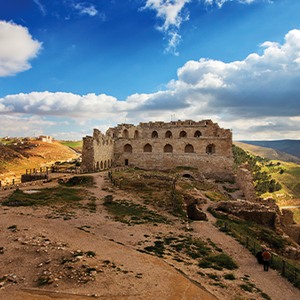 تعرّف على مدينة الكرك.. أرض الوديان العجيبة والقلعة المحصنة