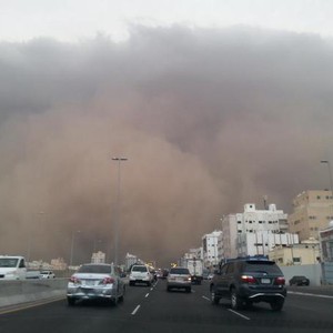 إيقاف الحركة الجوية في مطار الملك عبد العزيز في مدينة جدة بسبب الغبار