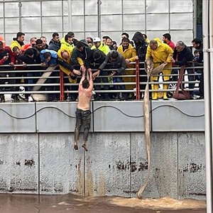 وفيات في فيضانات عارمة تجتاح المناطق التي نكبها الزلزال في تركيا