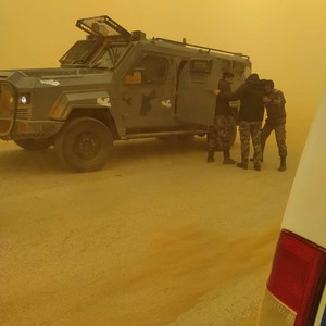 إخلاء 68 شخصاً حاصرهم الغبار الكثيف في معان