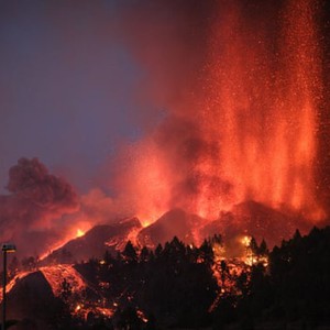 Volcano on the Spanish island of La Palma returns to activity