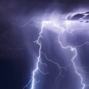 الرياض | تجدد فرص الأمطار مع ساعات مساء الثلاثاء