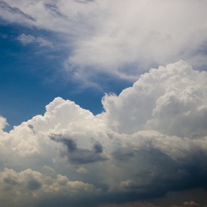 الخميس.. انخفاض على الحرارة  مع فرصة لزخات خفيفة من المطر عصرًا