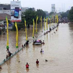 الأمطار في ماليزيا تحاصر 60 سائحاً أجنبياً