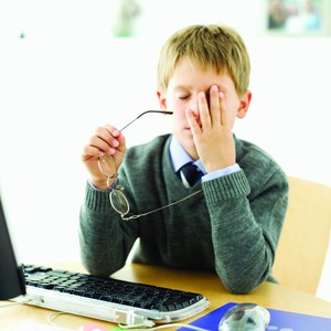 كيف تتخلص من جفاف عينيك نتيجة الجلوس أمام الحاسوب؟
