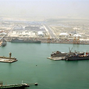 إغلاق مينائي الشويخ والشعيبة لسوء الاحوال الجوية