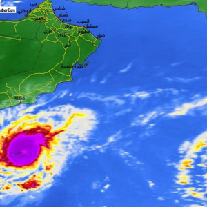 عين إعصار "ميغ" تضرب سواحل سقطرى بقوة 