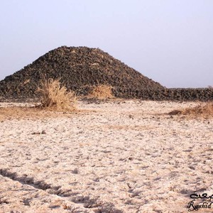 بالصور : اكتشاف آثار على شكل أهرامات في السعودية 
