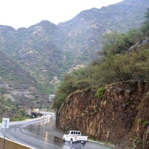 زخات رعدية متوقعة من المطر على المرتفعات الغربية والجنوبية الغربية الثلاثاء