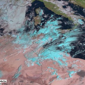الاثنين.. انخفاض الحرارة على شمال الجزائر وحالة عدم  استقرار جوي على تونس وليبيا