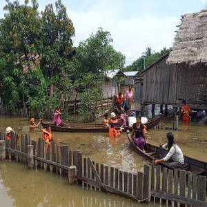 الفيضانات الموسمية تجبر الآلاف على ترك منازلهم في ميانمار