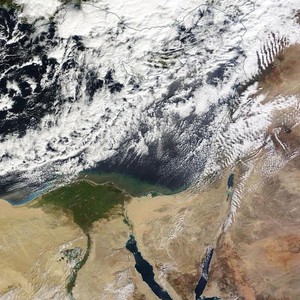 الإثنين.. طقس شديد البرودة مع رياح نشطة قد تُرفق بالغبار وزخات مُحتملة شمالاً