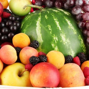 فواكه صيفية تمنح بشرتك النضارة والحيوية