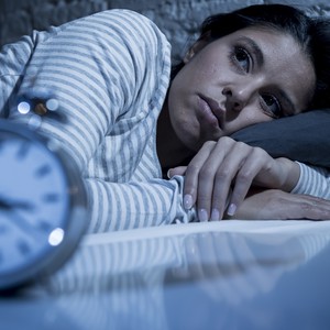 أطعمة تسرق منك النوم وتسبب الأرق في الشتاء