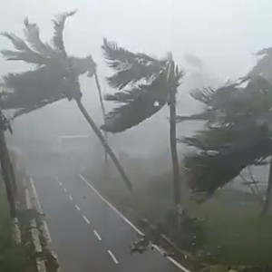 إعصار فايو يحرم 560 قرية هندية من الكهرباء 