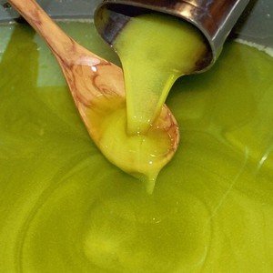 نصائح هامة عند شراء زيت الزيتون حتى لا تقع ضحية للغش او الاحتيال