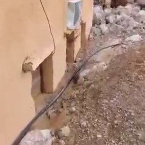 بالفيديو | منازل مدفونة تحت حطام السيول في قرية أفتا بولاية صور في سلطنة عُمان