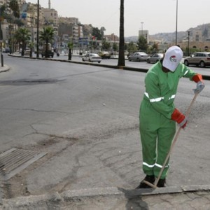 خلال الموجة الحارة... "الأمانة" توقف عمال الوطن عن العمل خلال ساعات الظهيرة