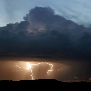 المشاعر المقدسة والطائف : امطار رعدية يومي الجمعة والسبت وتحذيرات!