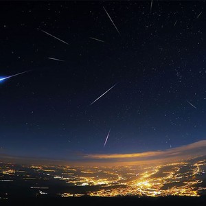 موعدكم الليلة مع أمتع الظواهر الفلكية.. شهب البرشاويات.. إليكم كيفية تصويرها