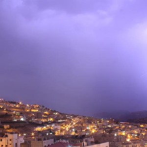 إضافة الى زخات البرد الكثيفة .. عواصف رعدية شديدة منتظرة الأحد 