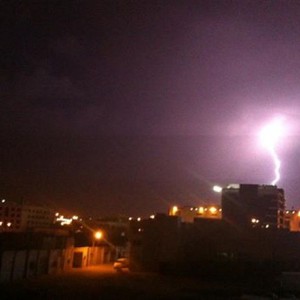 الابتهاج بالبرق والأمطار يغزو صفحات مواقع التواصل الاجتماعي