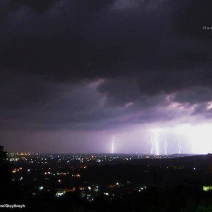 صورة: بروق كثيفة تضيء ليل الساحل السوري